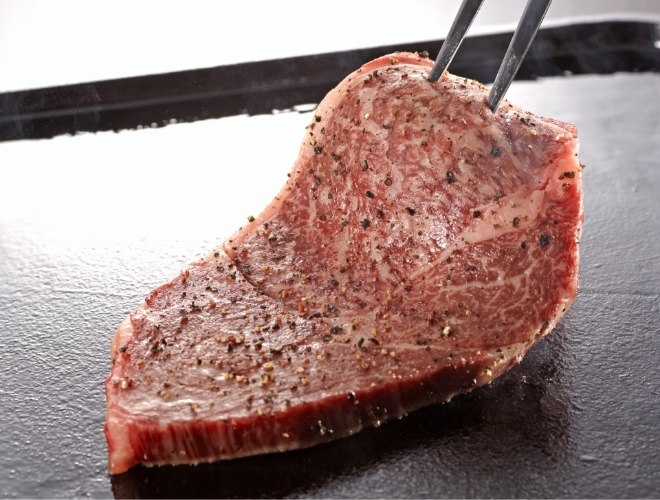 焼いて香ばしい香りと味を楽しむ黒毛和種